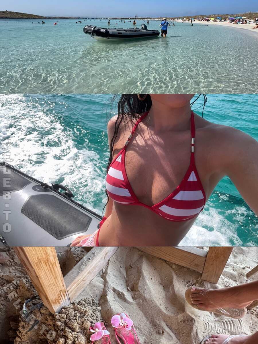 Roxanarosuu nude photo 5