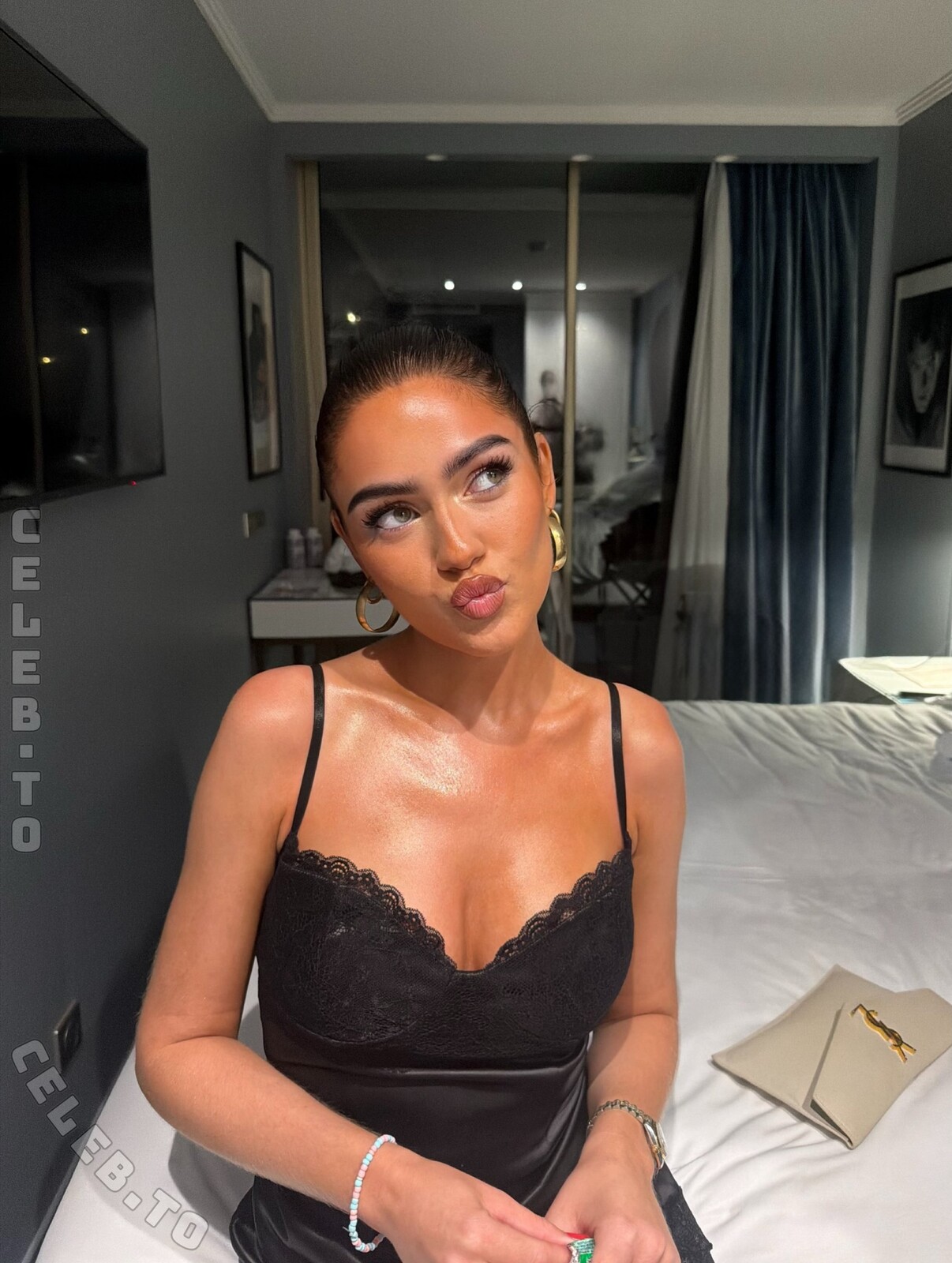 Roxanarosuu nude photo 1