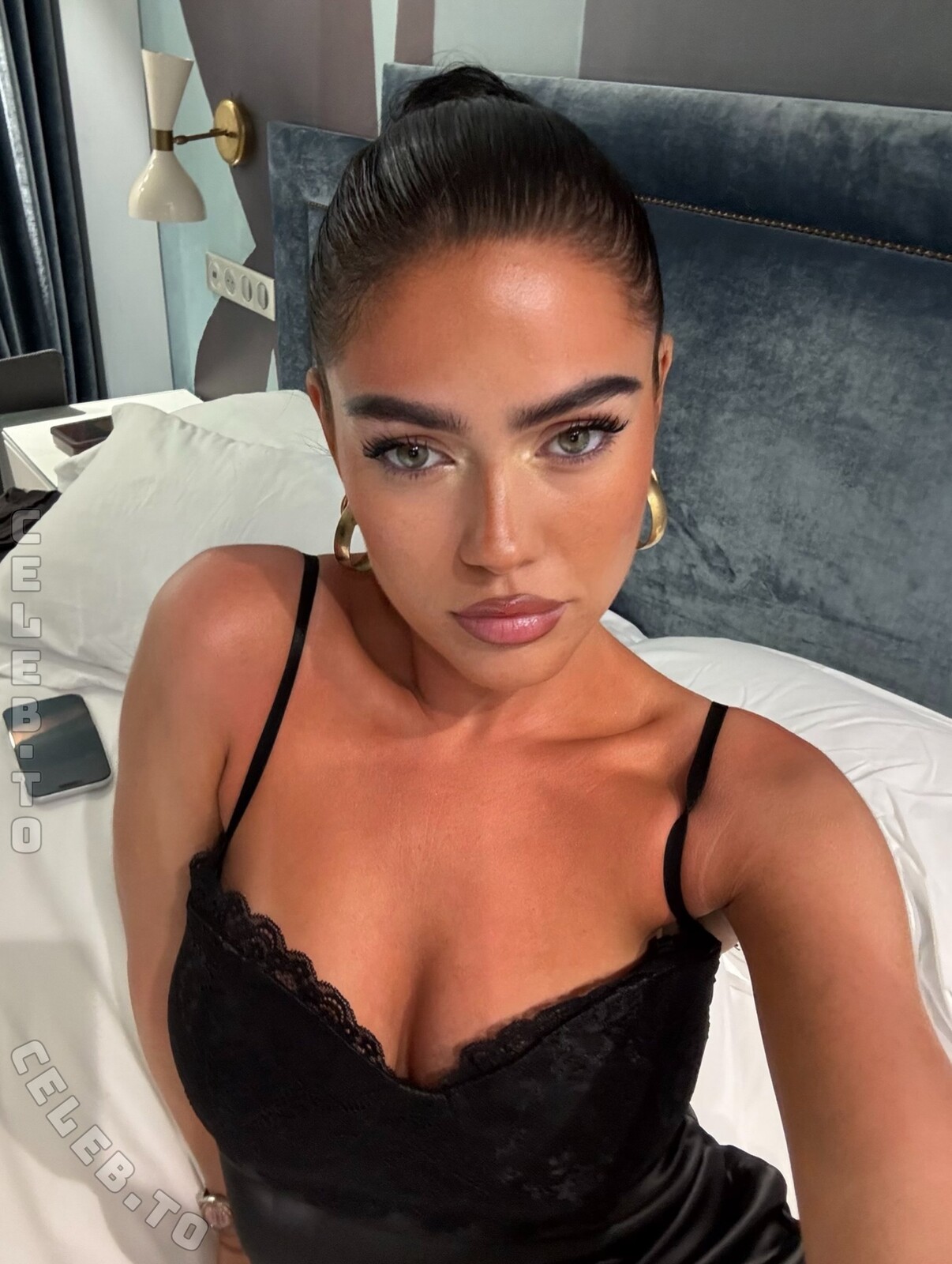 Roxanarosuu nude photo 4