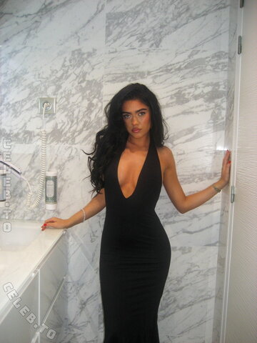 Roxanarosuu nude photo 47