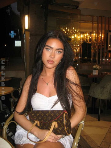 Roxanarosuu photo 4