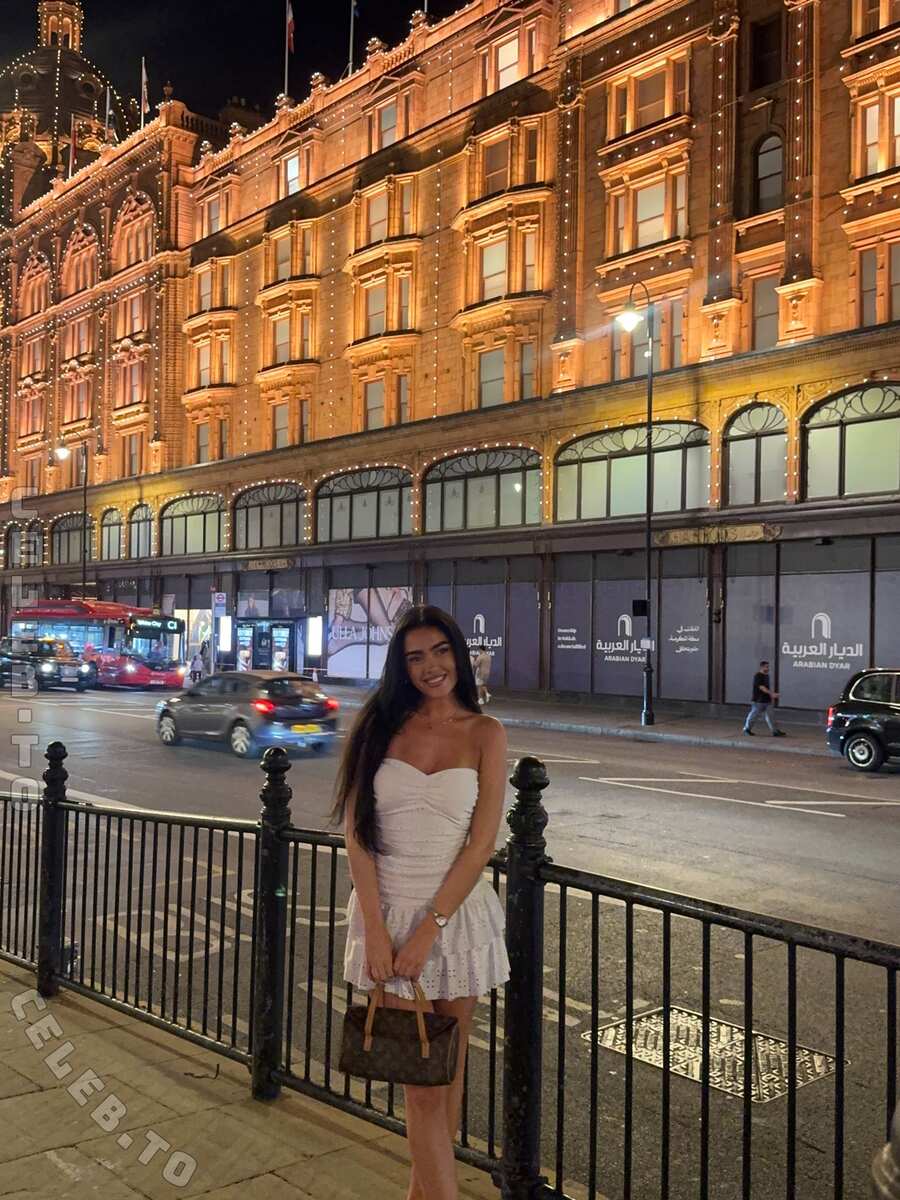 Roxanarosuu nude photo 7