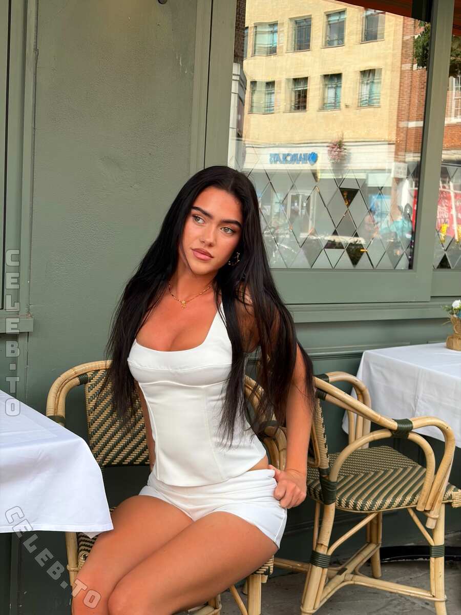 Roxanarosuu nude photo 10