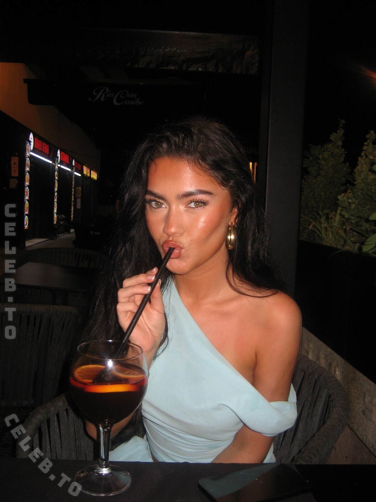 Roxanarosuu nude photo 10