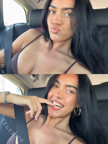 Roxanarosuu nude photo 11