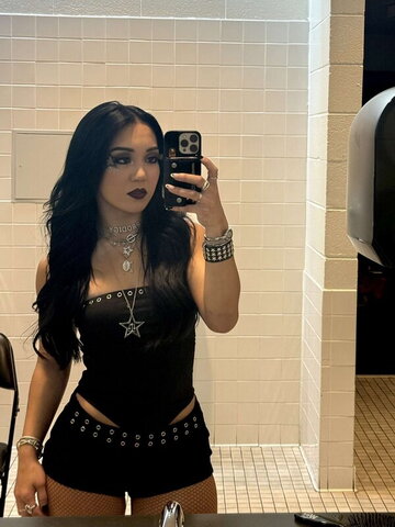 Roxanne Perez nude photo 32