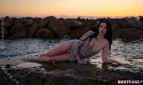 Roxi Black photo 3