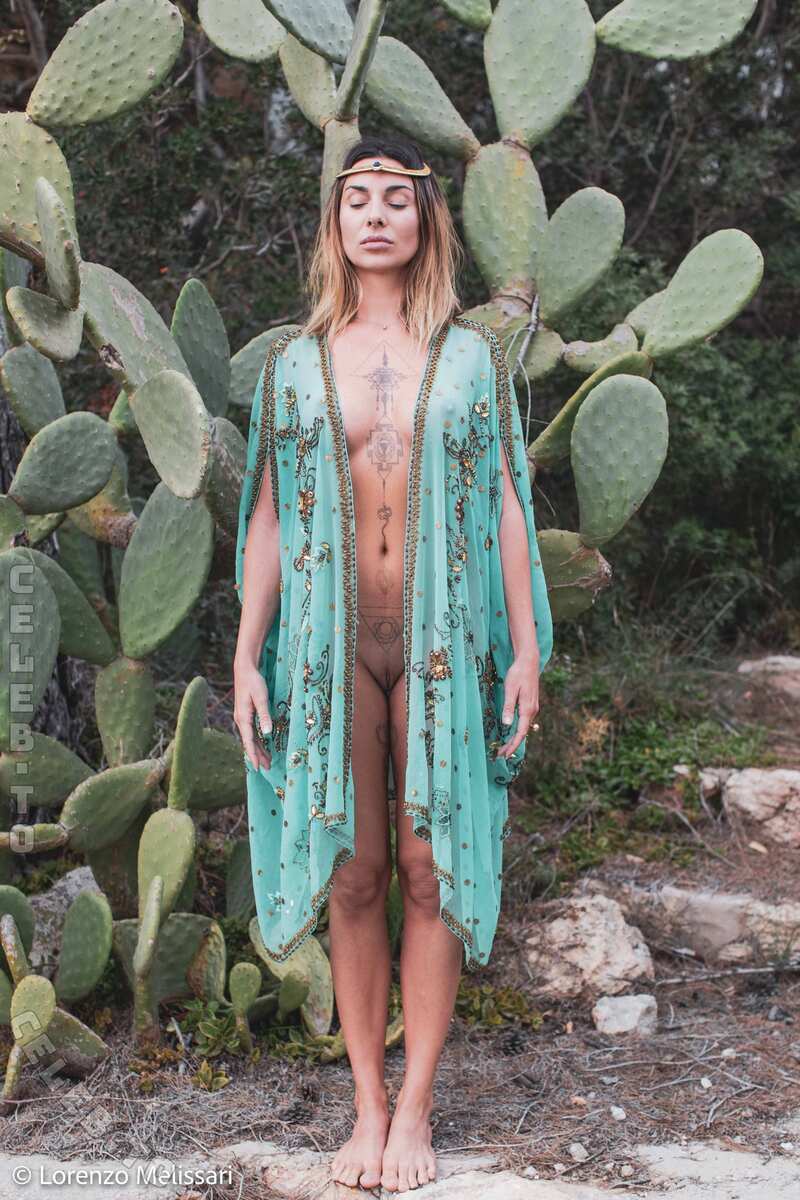 Roxy Fox nude photo 3