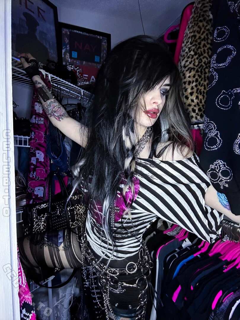 Roxy Katrina nude photo 5
