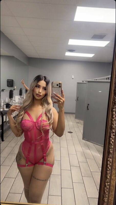 Rozzy Gomez nude photo 6