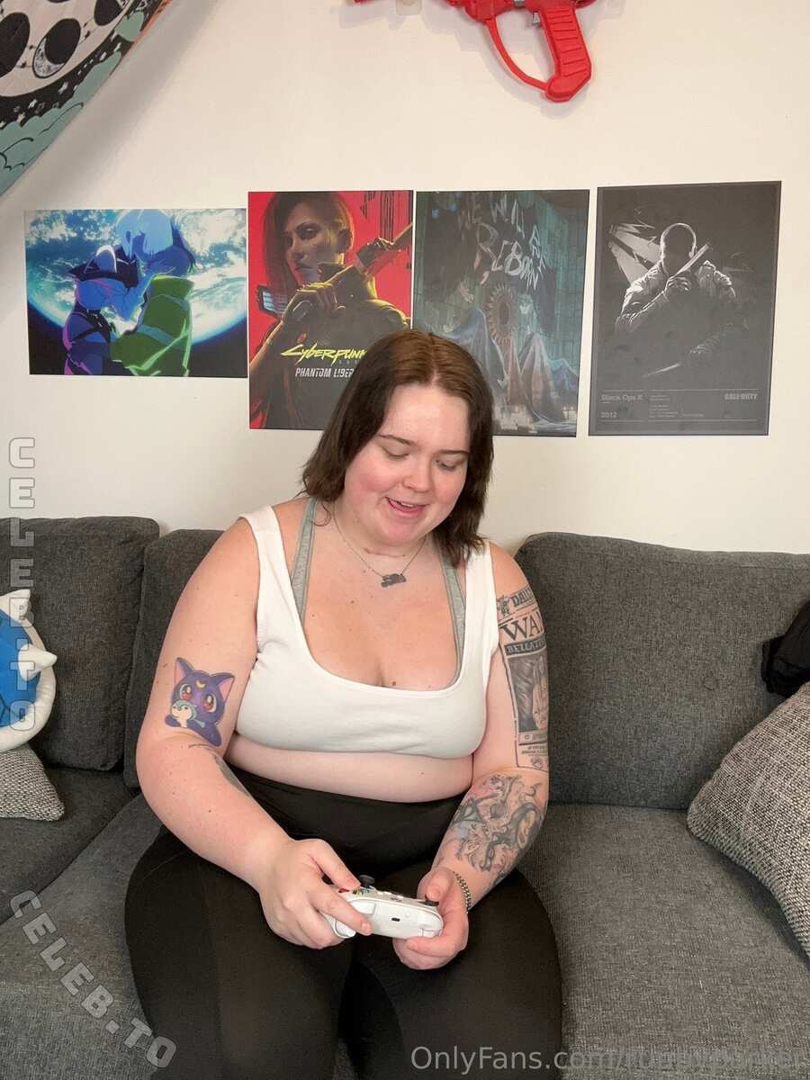 Ruby Parker nude photo 2
