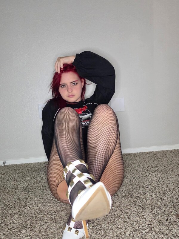 RubyMynx nude photo 2