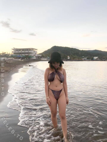 rucucucucu – In bikini on the beach
