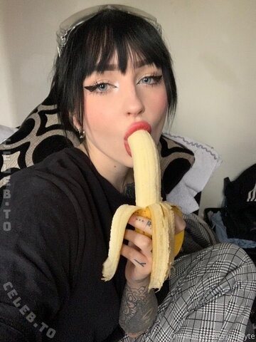 Runa nude photo 5
