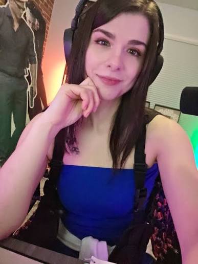 Runebee nude photo 5