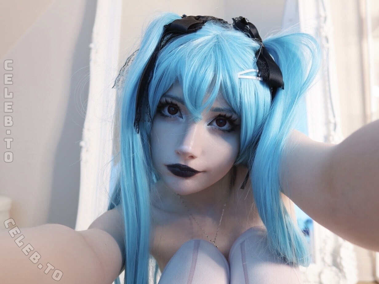 Rynkerbelle nude photo 1
