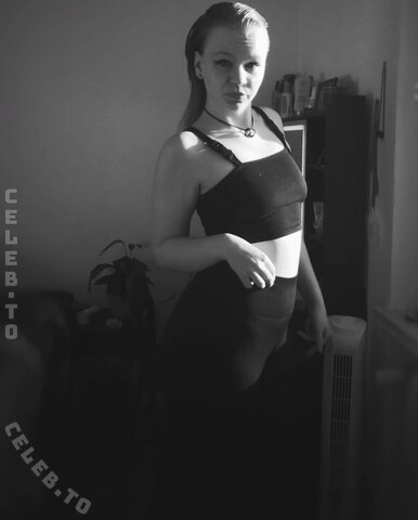 Ryumeike nude photo 3
