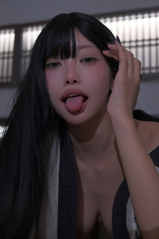 s2_u.l nude photo 8