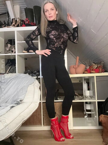 Sabdeluxe nude photo 8