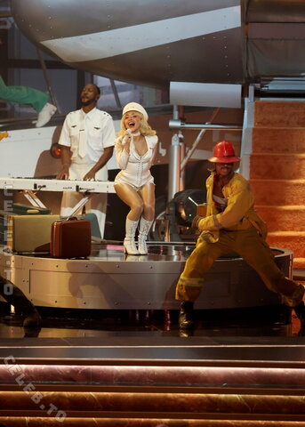 Sabrina Carpenter nude photo 22