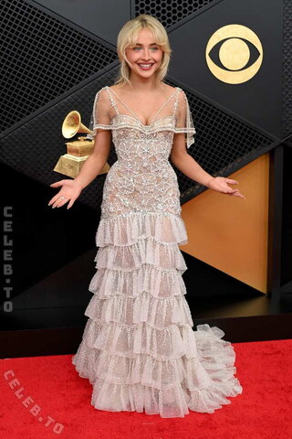 Sabrina Carpenter nude photo 8