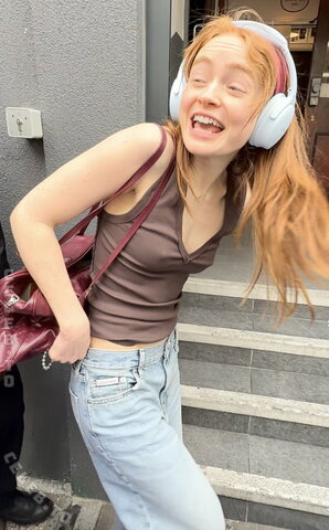 Sadie Sink Hot (1 photo)