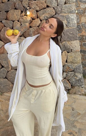 Saffron Barker nude photo 10