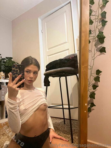 Saga Henrikssen nude photo 8