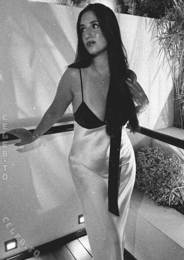 Saharmhd nude photo 1