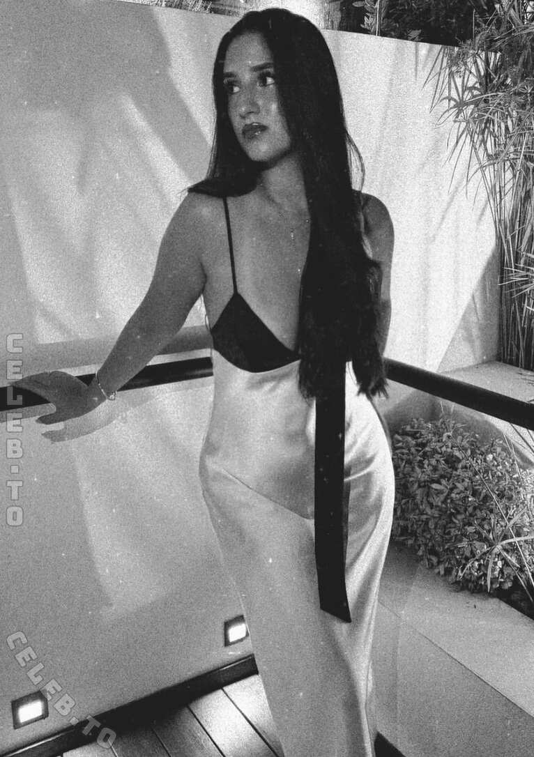 Saharmhd nude photo 2