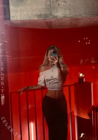 Sahniita – Very pretty woman!