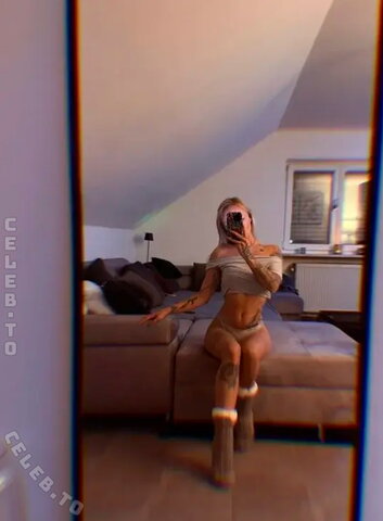 Sahniita nude photo 8