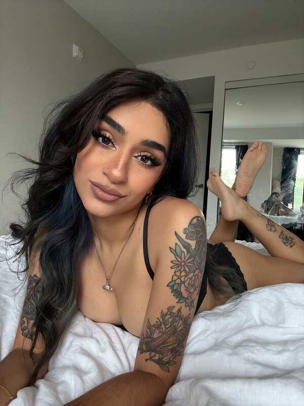 Saira Rose nude photo 1