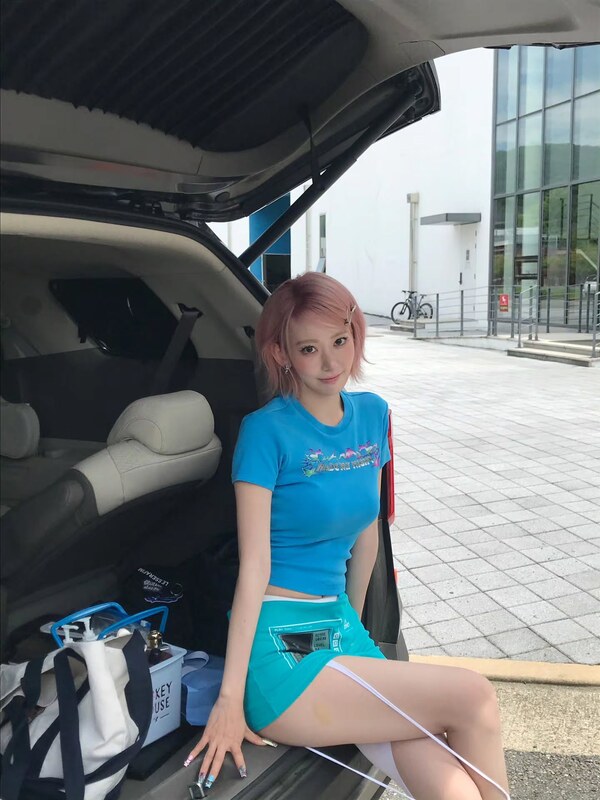 Sakura Miyawaki nude photo 8