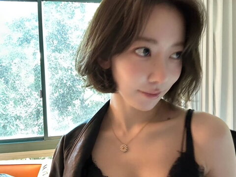 Sakura Miyawaki nude photo 22