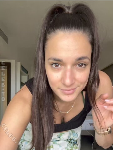 Saliha Özcan nude photo 3