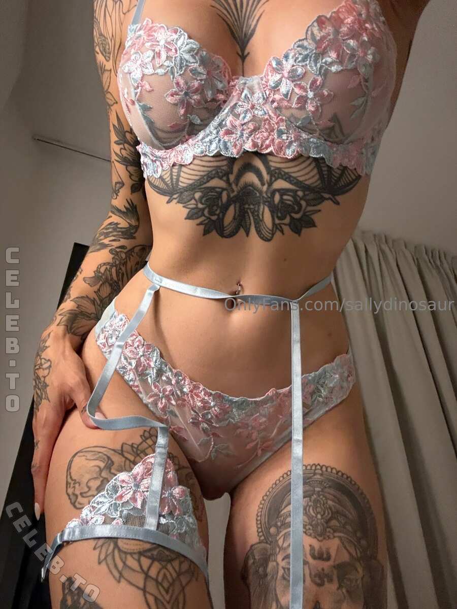 SallyDinosaur nude photo 1