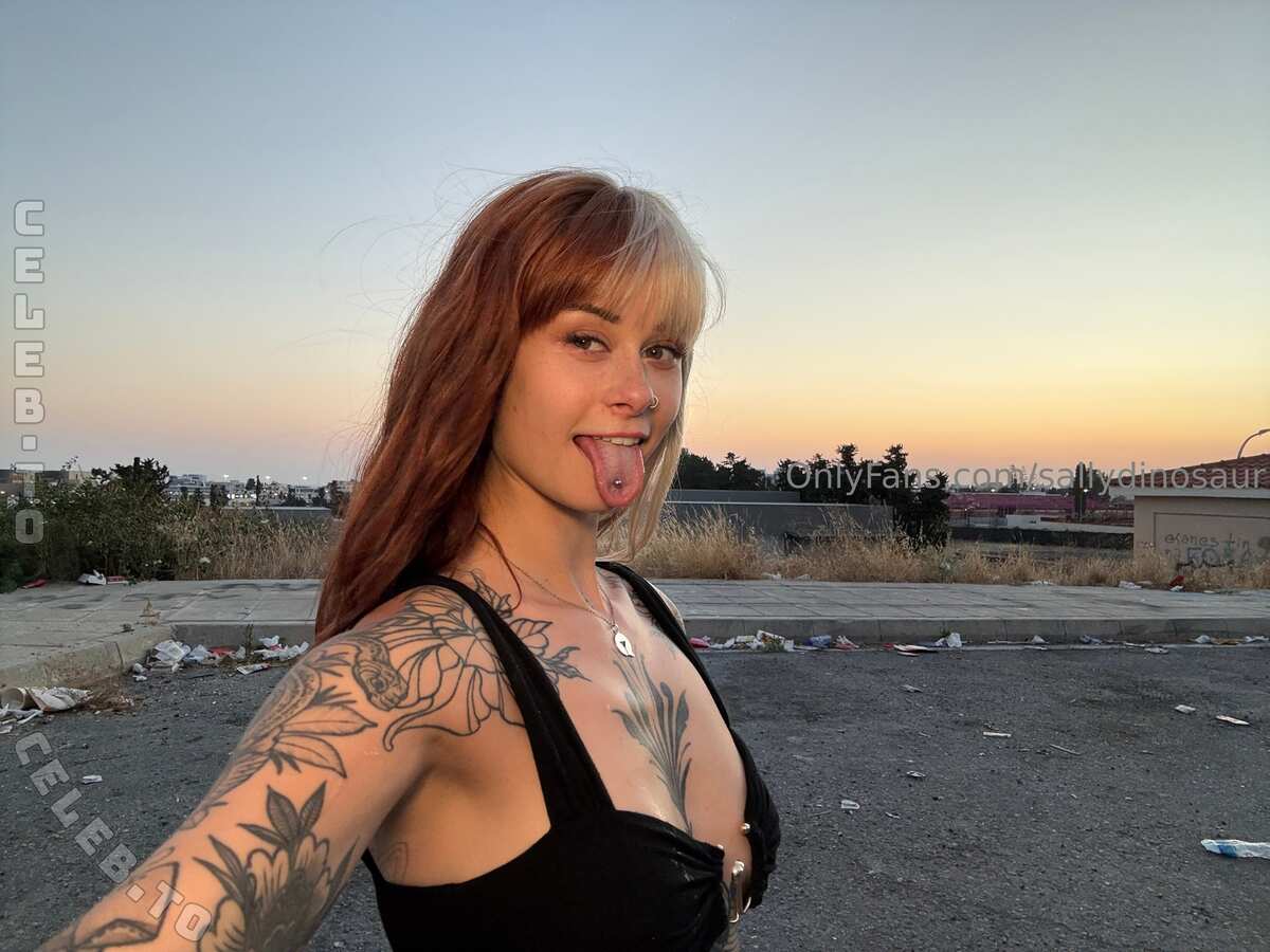 SallyDinosaur nude photo 3