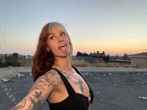SallyDinosaur – I love it risky 😋😋