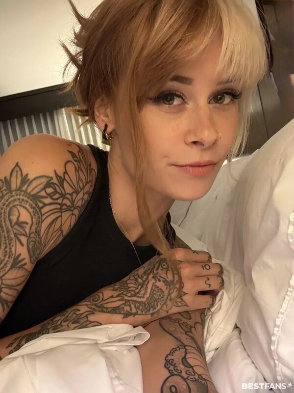 SallyDinosaur nude photo 1