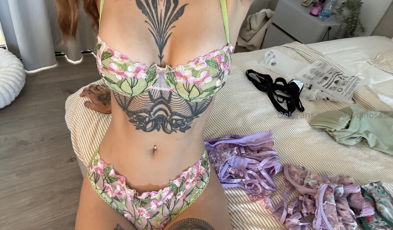 SallyDinosaur nude photo 24