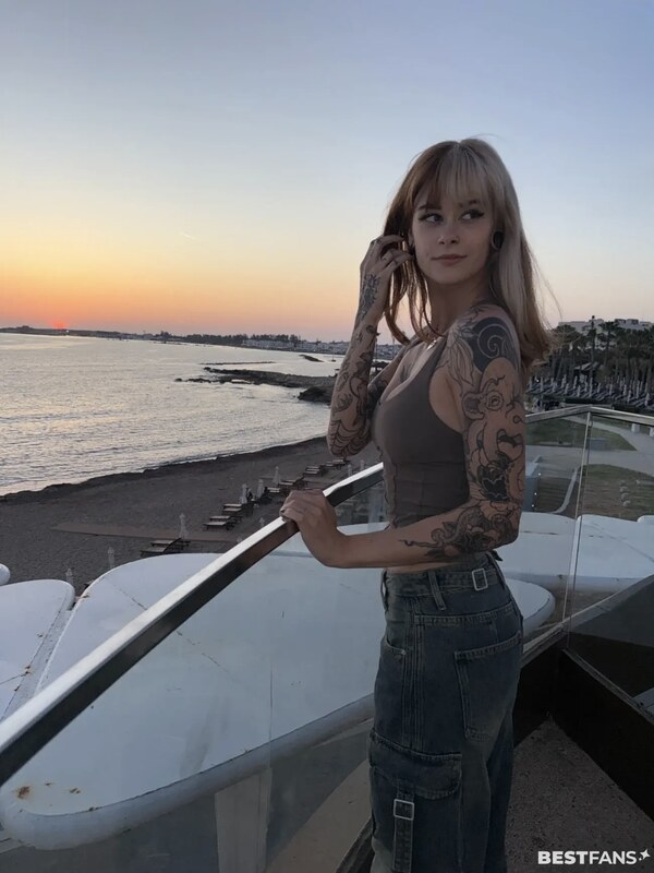 SallyDinosaur nude photo 2