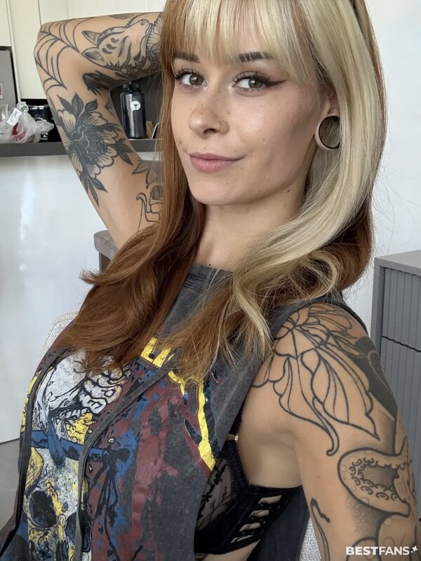 SallyDinosaur nude photo 2