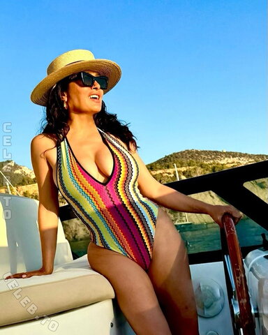 Salma Hayek nude photo 18