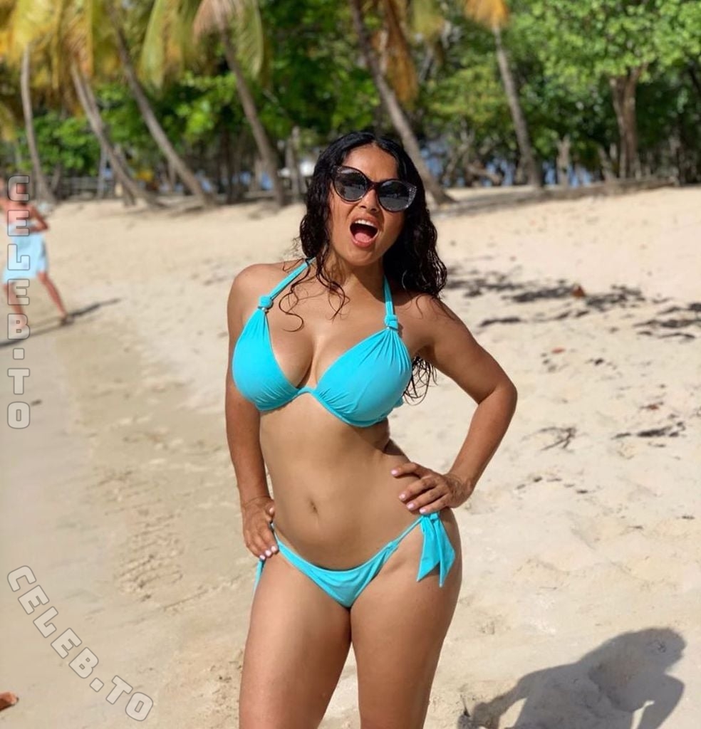 Salma Hayek nude photo 3