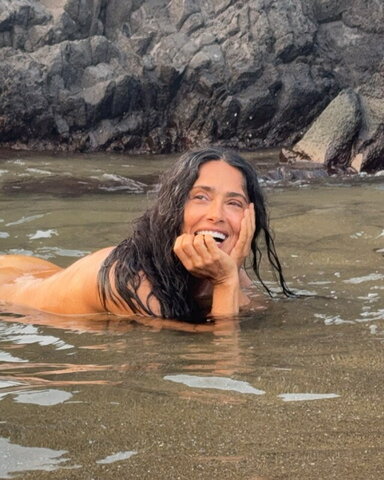 Salma Hayek nude photo 2