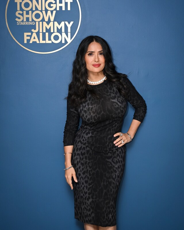 Salma Hayek nude photo 7