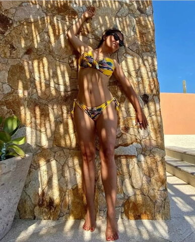 Salma Hayek nude photo 21