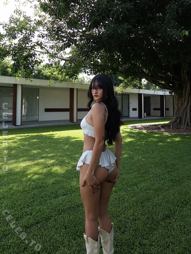 Salysaouk nude photo 1