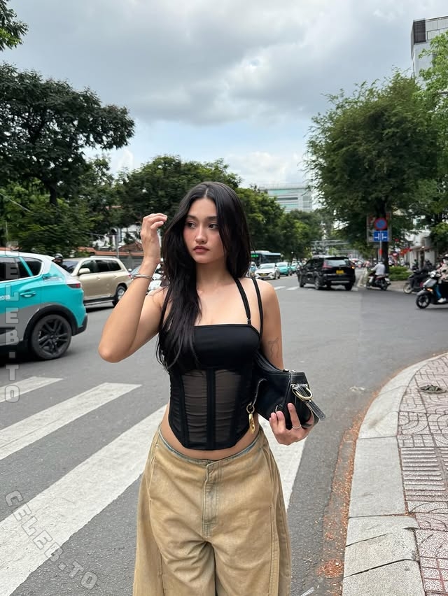 Salysaouk nude photo 3